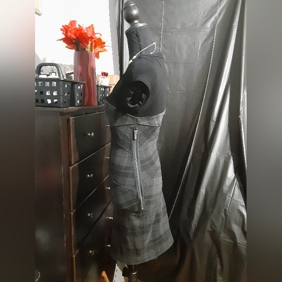 BcbgMaxAziria Women's Body Form Fitting Dress Size 0 Black Goth Whimsical - Picture 4 of 6